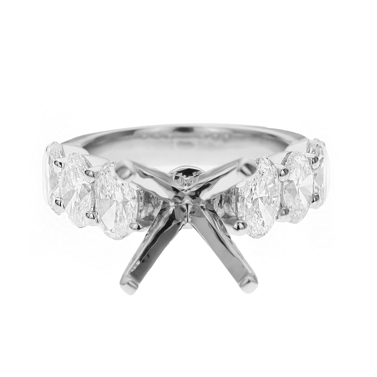 18K White Gold Semi Mount Oval Diamond Ring