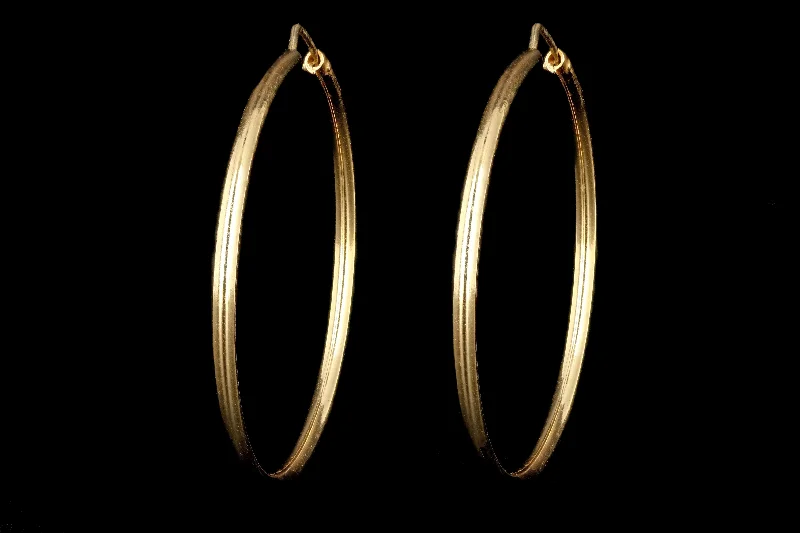 Modern 18K Yellow Gold Hoop Earrings