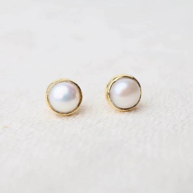 Medium Round Stone Studs - Gold Vermeil - White Pearl