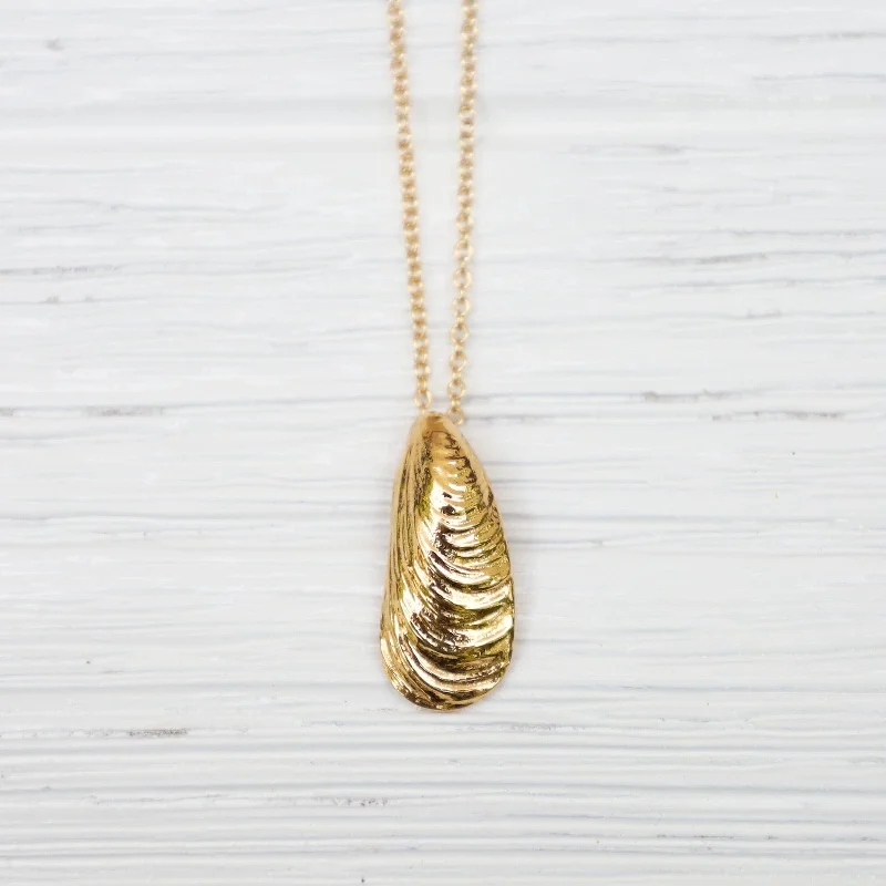 Serenity Shell Necklace in 18K Gold Vermeil